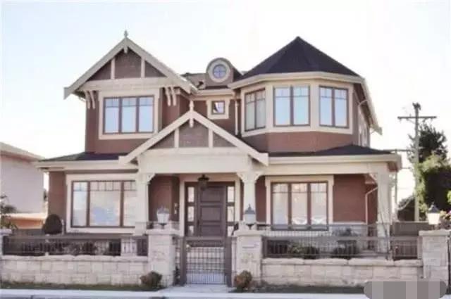 李咏美国的家曝光,网友:贫穷限制了我的想象!