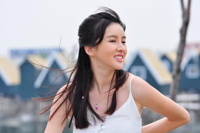 老板曾是公务员,妻子比自己小21岁|李华|年收入|仝晓燕_新浪新闻