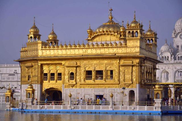 印度耗费1500斤黄金建的庙,每天供万人免费吃喝,令人对印度改观