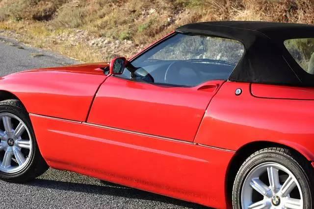 升降式车门的宝马z系列跑车