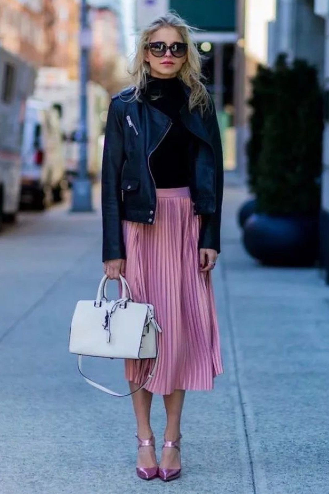 秋冬必备过膝长裙,比裤子优雅有女人味,搭什