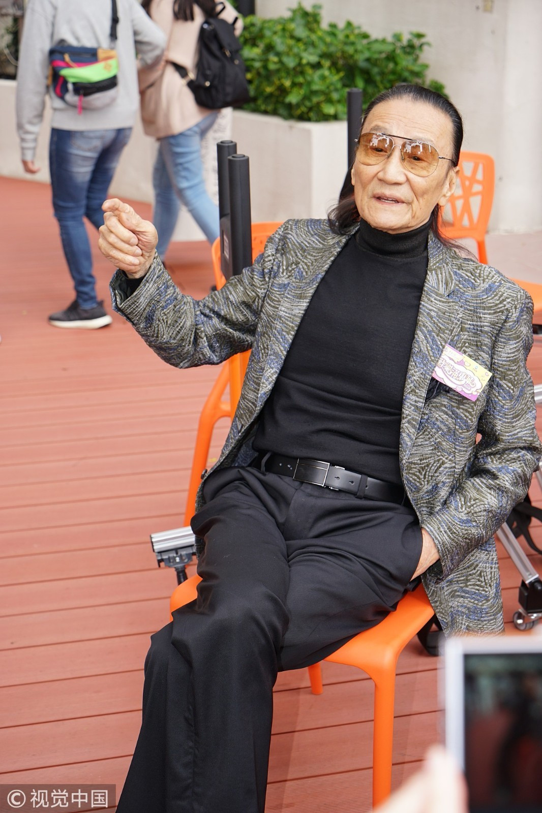 谢贤笑言与小49岁女友从未分手 可这点耐人寻味