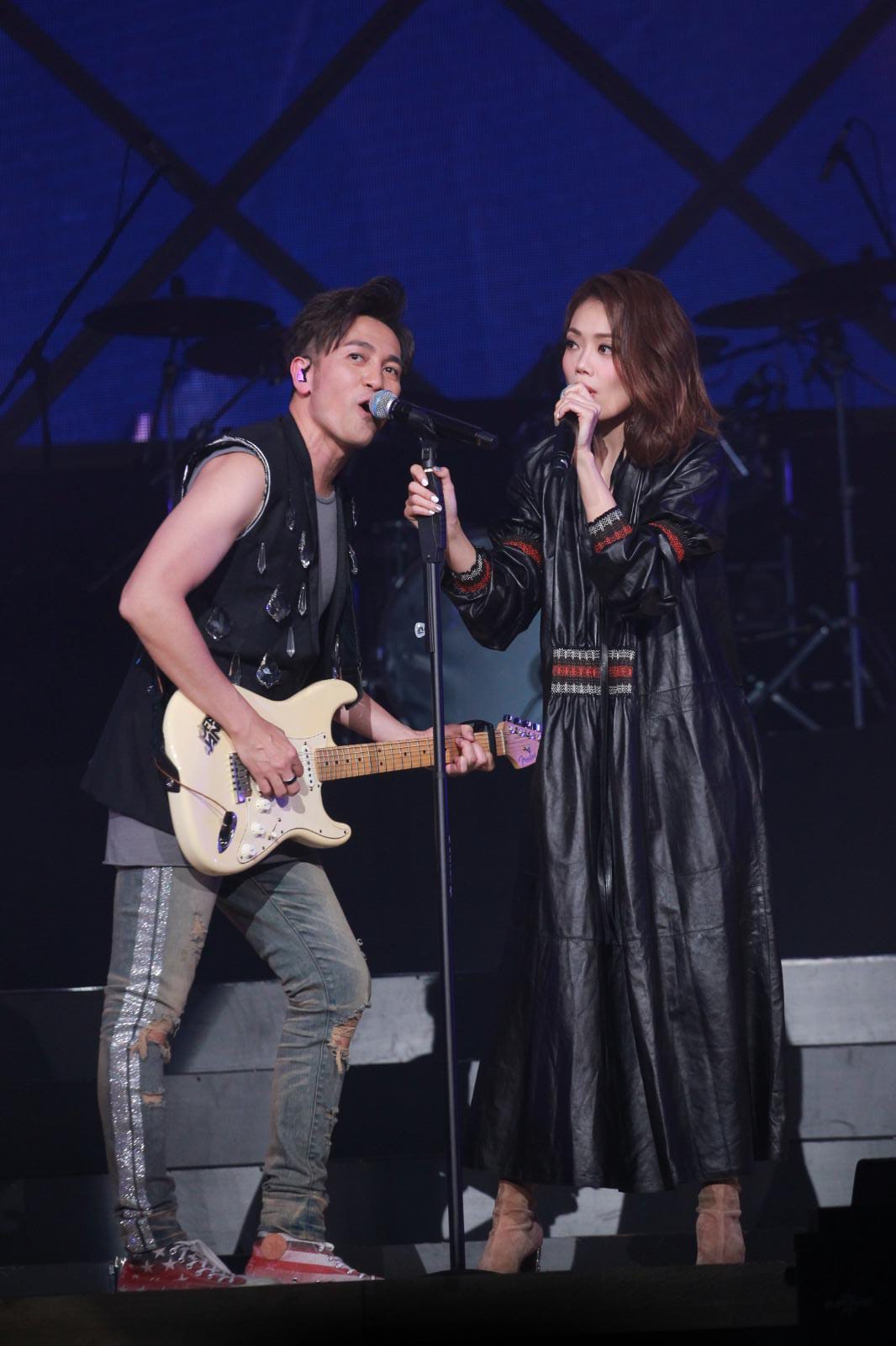 首度红馆开演唱会dear jane主音tim兴奋爆粗