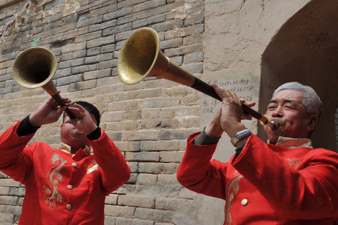 农村办白事吹唢呐要罚5000块其实不是这样的