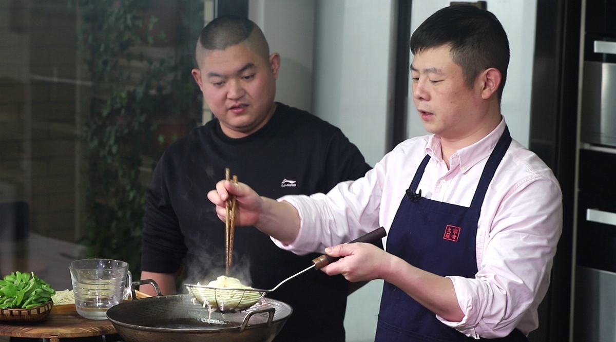 火哥的菜:老成都名小吃红油素面,爽滑带韧离不开三道水