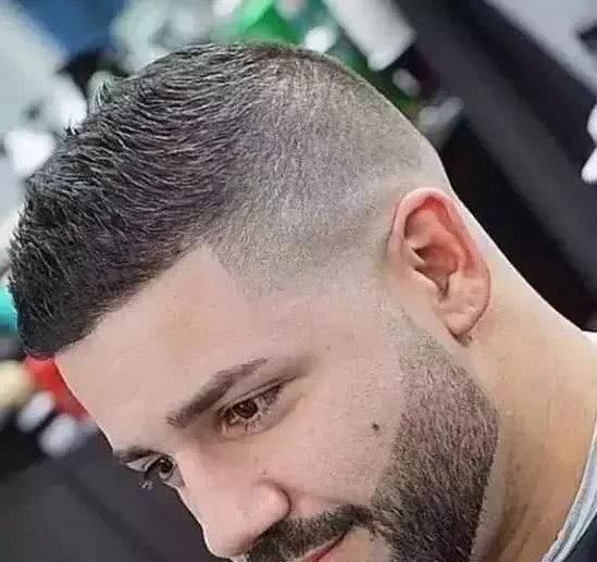男士渐变发型短发,清爽硬汉气质