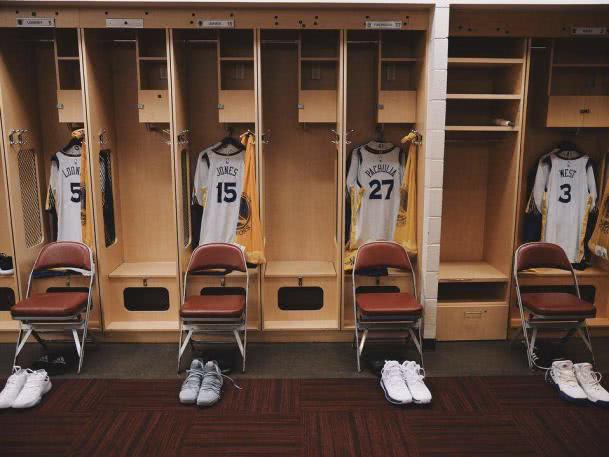 nba更衣室有哪些潜规则?内部矛盾内部解决,新秀难免被捉弄!