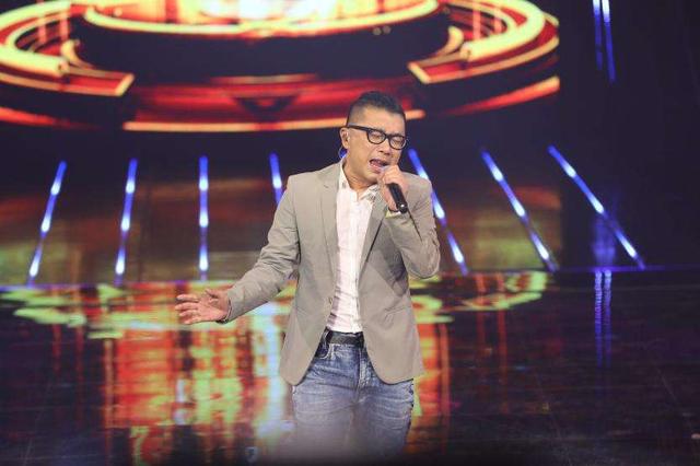 凭一首歌四登春晚,后遭封杀妻子20年不离不弃|庞龙|春晚|父母_新浪