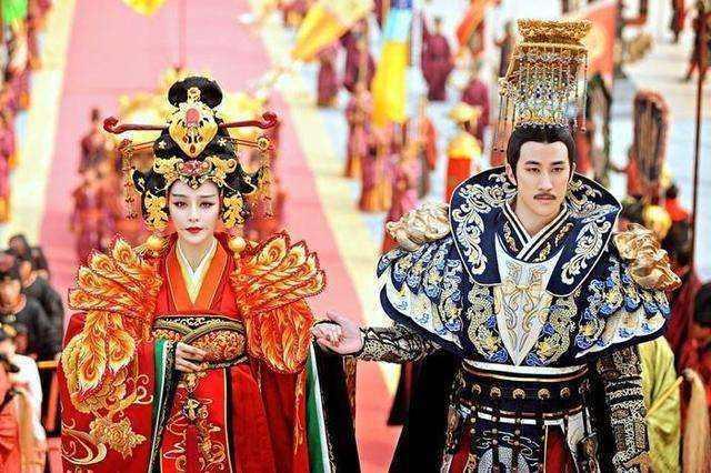 武则天还政之时,他将玉玺交给儿子李显,还低声说了这样一句话!