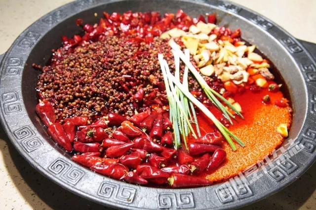 火锅为何干辣发苦?一次性锅底真不如老油香?川味火锅味道解析!