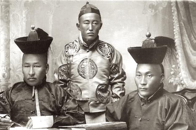 清朝官员老照片,和珅的真实画像,和电视剧相差甚远!|和珅|画像|电视剧|小妾|董恂_新浪新闻