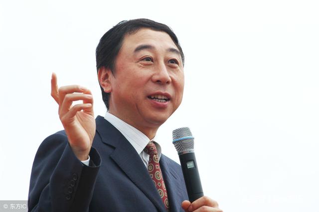 冯巩又添新职务,接棒姜昆,网友:文艺界中职位最高的一位!