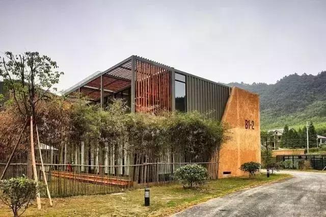 隐居莫干山林里的这座集装箱风格民宿,体验乡间水岸捕鱼美食之旅