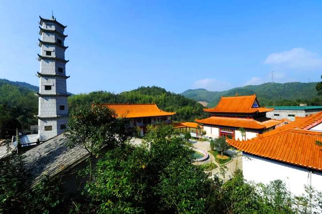 湖南日报聚焦莲花镇,且看"莲花"盛开在岳麓山下~!