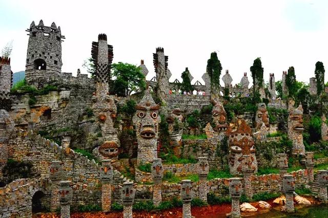 78岁贵阳大爷,在山谷里建造了一座石头城堡,童话世界也不过如此