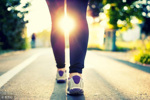 每天坚持快步走的人,这4个部位可能比其他人更健康