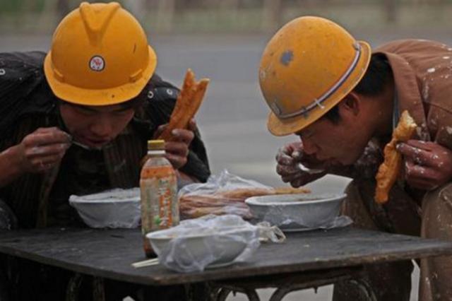 越来越多人不愿意在工地打工?农民工分享真实经历,很心酸!
