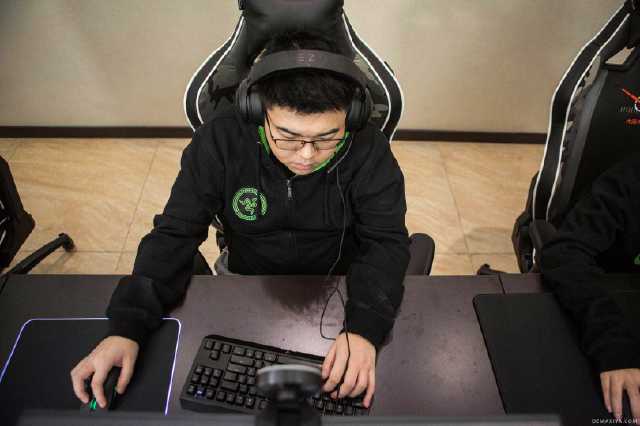 绝地求生游戏主播最擅长的枪械,韦神最爱m4,而他只用s686吃鸡!