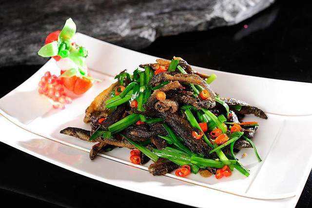 手撕泥鳅,3步就出锅,色泽红褐,香麻兼备,酥嫩适口!