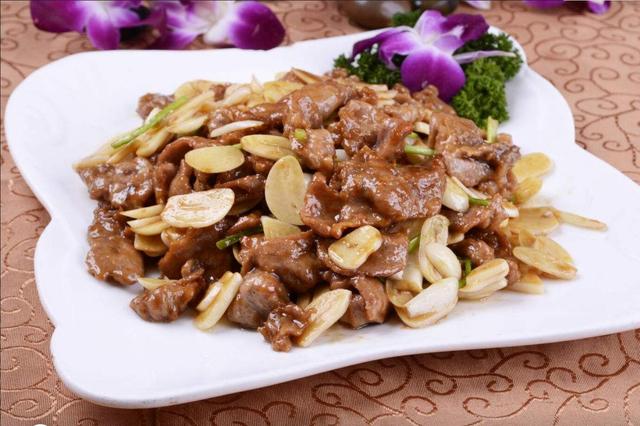 蒜爆羊肉制作简单蒜香浓郁羊肉滑嫩营养丰富非常受欢迎