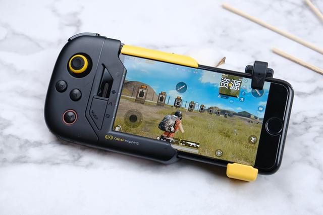 别人家卖9.9元的吃鸡外设,这家居然标价到99元,贵的果然好