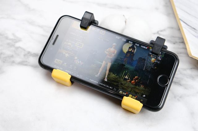 别人家卖9.9元的吃鸡外设,这家居然标价到99元,贵的果然好