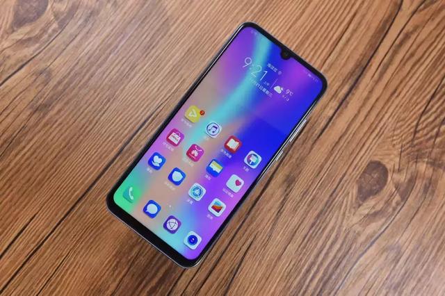 水滴屏渐变色荣耀10青春版来袭小米8青春版怕不怕