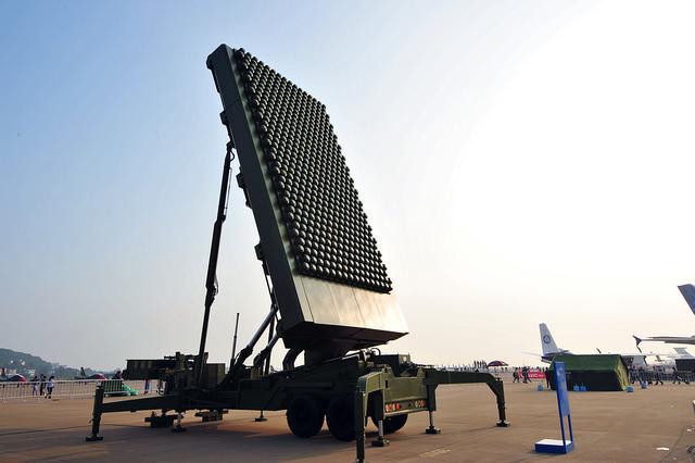 美国一大型雷达竖起,目标锁定隐形战机,专家:中国早已领先4年