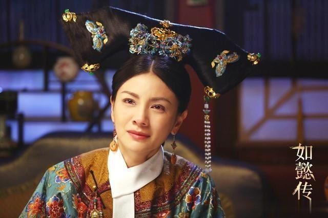 乾隆十年,乾隆开创了双贵妃制度,苏氏与辉发那拉氏(娴贵妃,即继后)