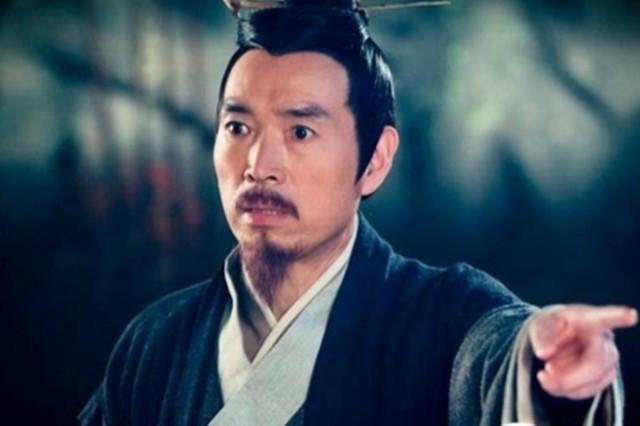 淳于长接任的呼声很高,王莽不乐意了,他想取而代之,于是就偷偷告诉王