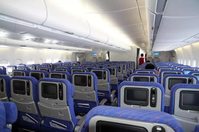 "太阳国航空的波音737飞机上有27个座位属于高端经