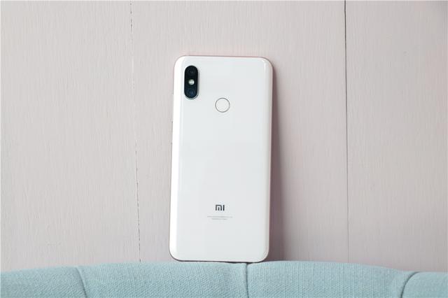 雷军宣布小米8全新升级 可体验DXO排名第三拍