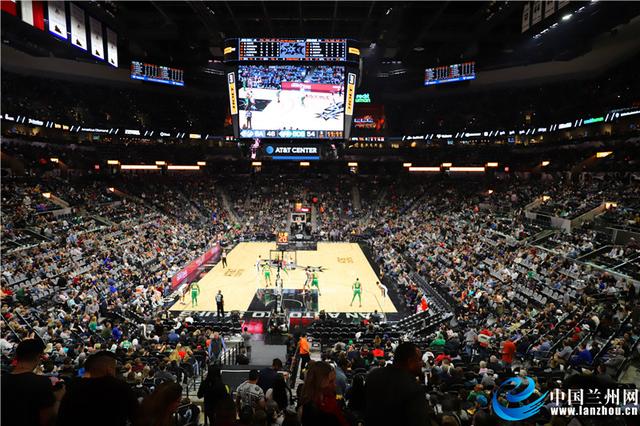 甘肃篮球少年"花木兰"惊艳亮相马刺队主场 中国元素闪耀nba