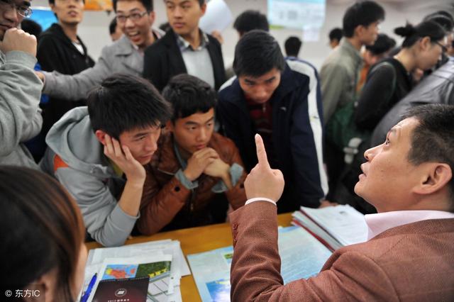 大学生面试时,着装做到这五点,面试成功率更高