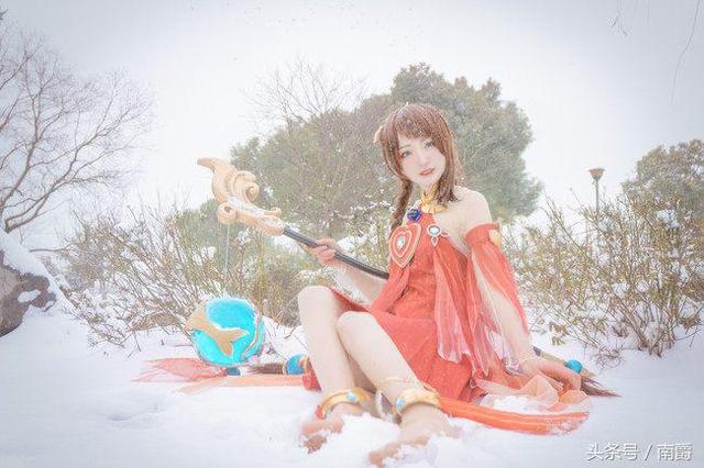 零下20度,妹子在雪地中cos大乔,网友:这腿都冻得发紫了!