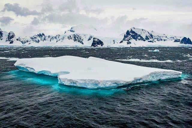 南极最神秘的湖泊,零下几十度不结冰,湖底水温常年保持26度!