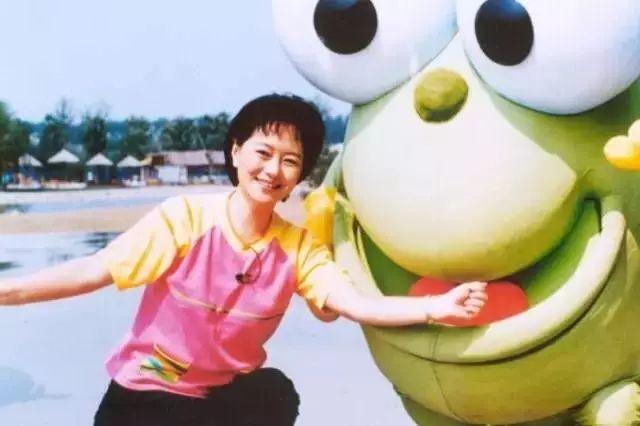 "鞠萍姐姐"年轻旧照曝光!清纯可爱氧气美女,颜值不输林青霞!