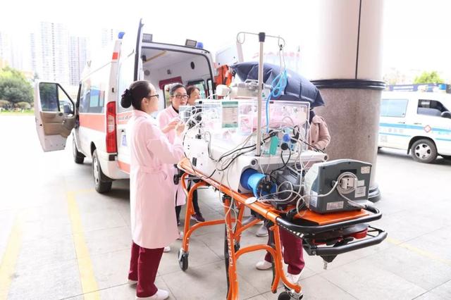 【资讯】启用新生儿专用转运车|新生儿疾病|新生儿|急救_新浪新闻