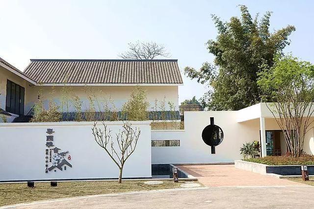 梨园雅舍:梨园花海醉人心 小威logo知我心