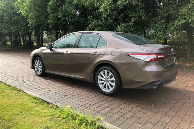 丰田凯美瑞新增土豪金色,换装9寸大屏,改观真大.