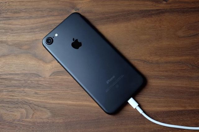 6188跌至3349 苹果a10 128g 大容量iphone威力不减!