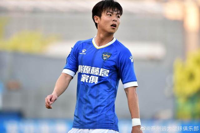 许嘉俊戈伟建功,泰州远大半场2-0保定容大