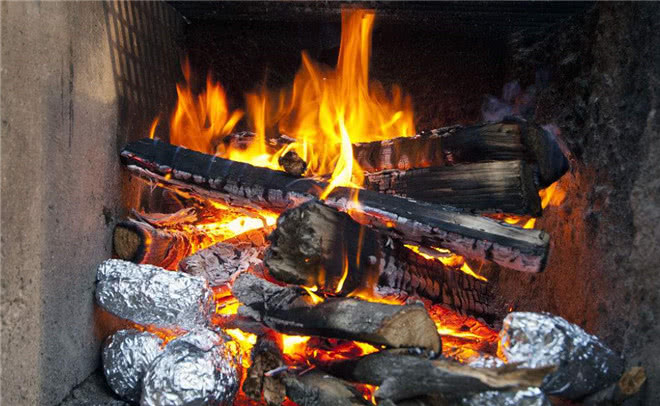 农村不让烧火做饭?网友都坐不住了,农民吃什么?