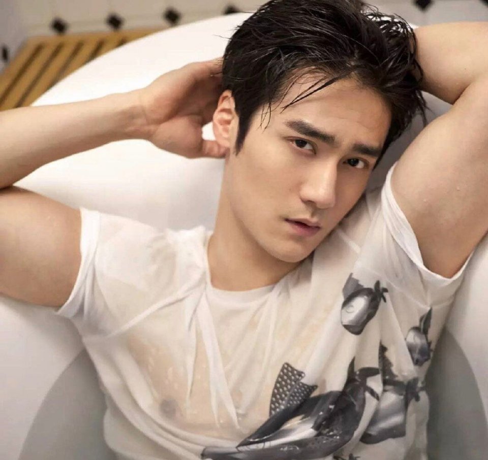 蒋劲夫删除与被家暴前女友秀恩爱微博更改头像重新开始新生活