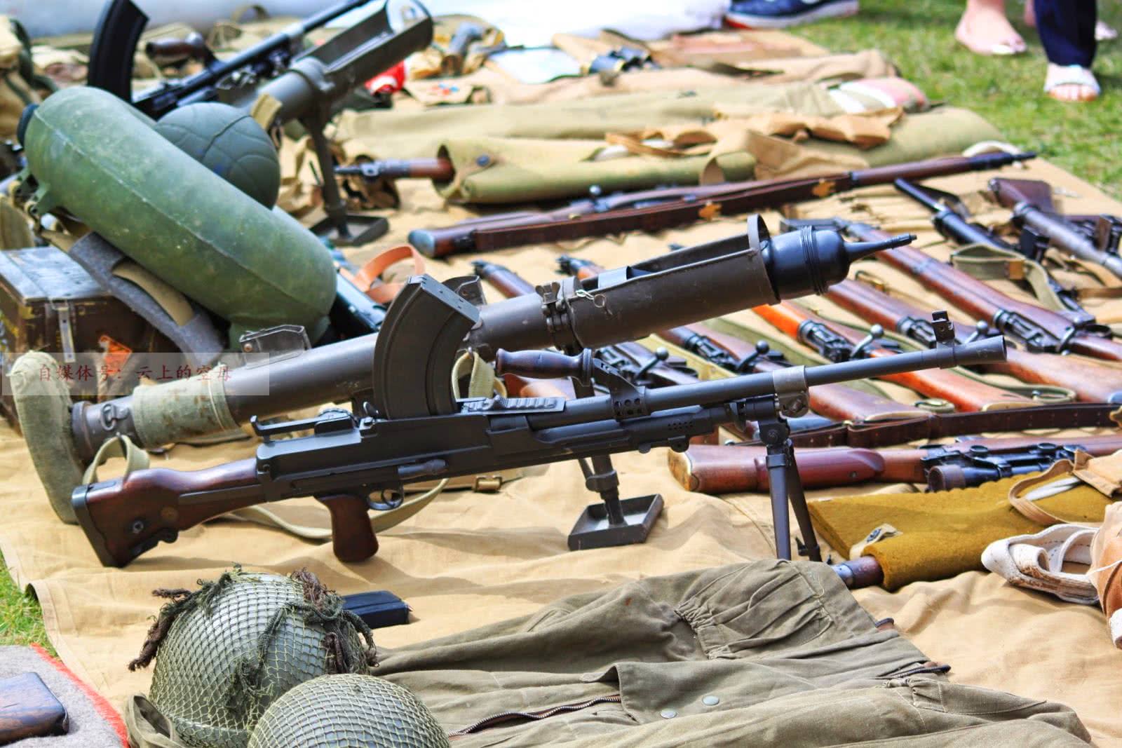 当年出现的第一种单兵反坦克武器就是反坦克步枪,一战时期集机动性