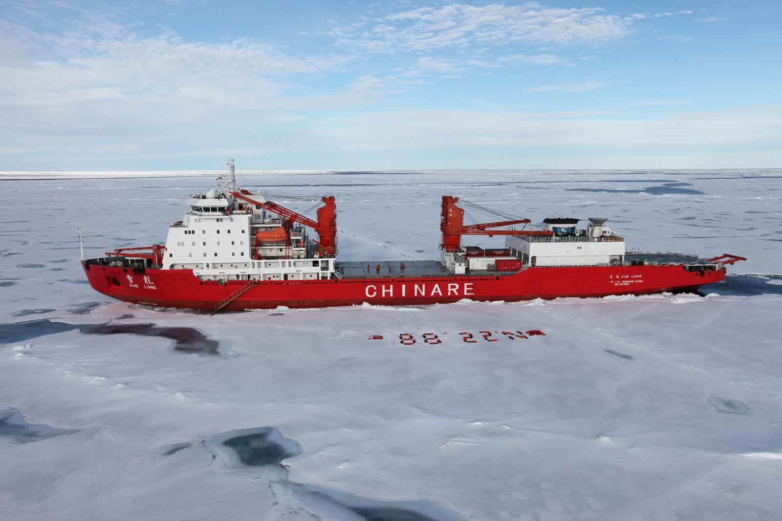 雪龙号撞上冰山却安然无恙,为何科考船不怕沦为"泰坦尼克号"?