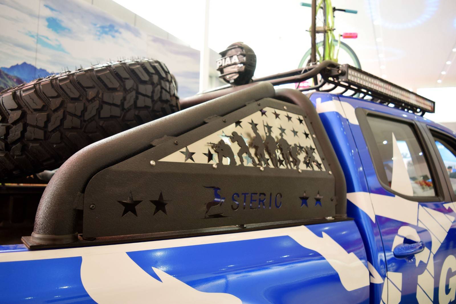 用运输行业的话说,这台风骏7的货箱栏板也改装了.