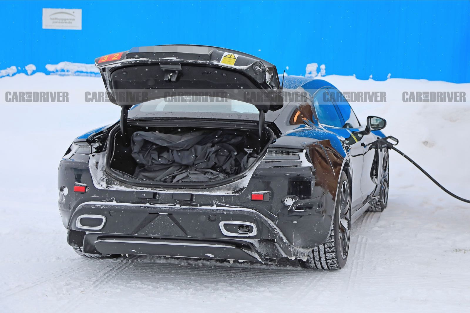 然后就是操控性,与其他保时捷车型一样,保时捷电动