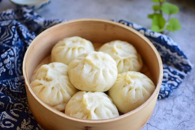 没啥比这馅包子更好吃了,一次吃三个都不过瘾,做少了根本不够吃