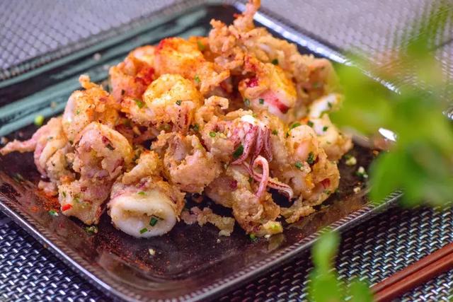 外酥里嫩的椒盐鱿鱼应该这么做